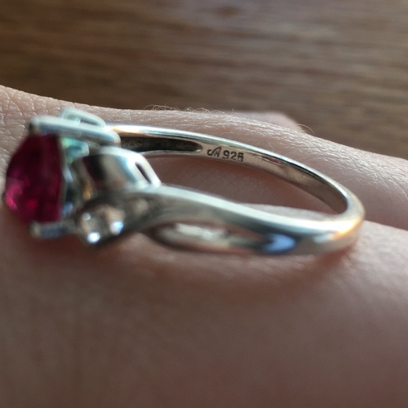 Helzberg Diamonds • Genuine Diamond & Ruby set - Picture 4 of 6